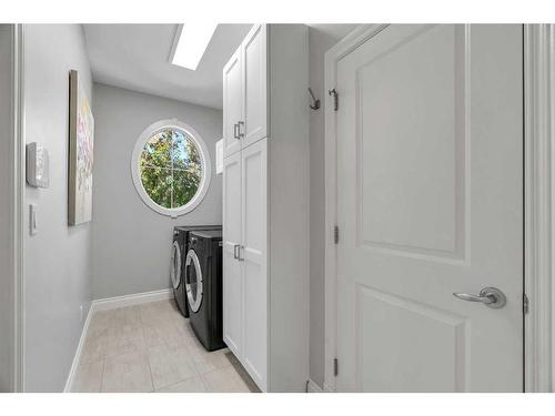 8 Discovery Valley Cove Sw, Calgary, AB - Indoor Photo Showing Bathroom