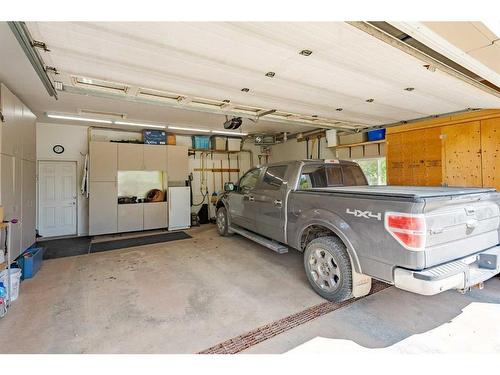 275052 Range Road 23, Rural Rocky View County, AB - Indoor Photo Showing Garage