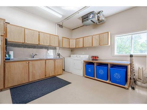 275052 Range Road 23, Rural Rocky View County, AB - Indoor Photo Showing Laundry Room