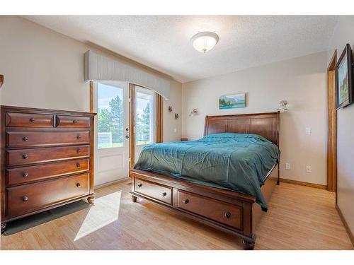 275052 Range Road 23, Rural Rocky View County, AB - Indoor Photo Showing Bedroom