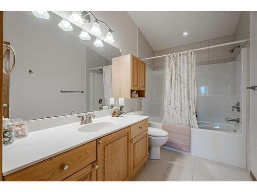 275052 Range Road 23, Rural Rocky View County, AB - Indoor Photo Showing Bathroom