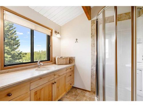 43130 Township Road 280, Rural Rocky View County, AB - Indoor Photo Showing Bathroom