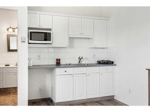 43130 Township Road 280, Rural Rocky View County, AB - Indoor Photo Showing Kitchen