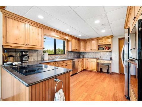 43130 Township Road 280, Rural Rocky View County, AB - Indoor Photo Showing Kitchen