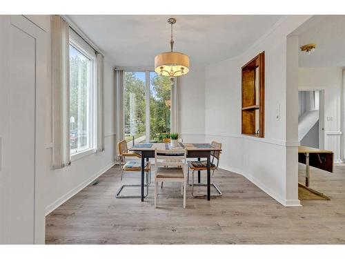 802 9 Street Se, Calgary, AB - Indoor Photo Showing Dining Room