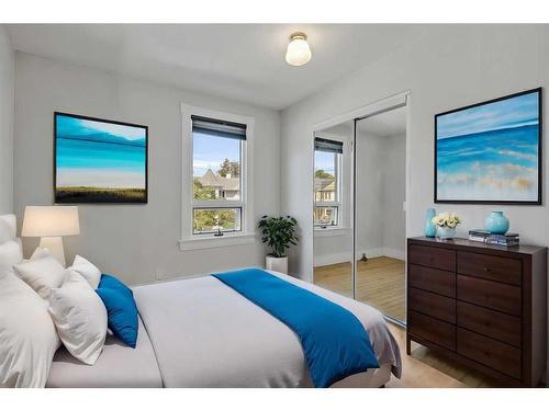 802 9 Street Se, Calgary, AB - Indoor Photo Showing Bedroom