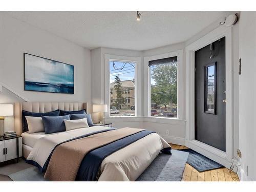 802 9 Street Se, Calgary, AB - Indoor Photo Showing Bedroom