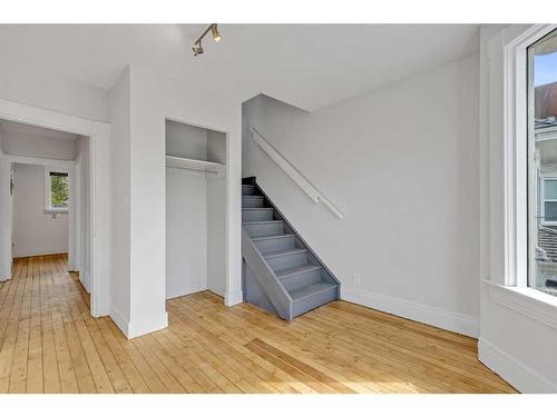 802 9 Street Se, Calgary, AB - Indoor Photo Showing Other Room