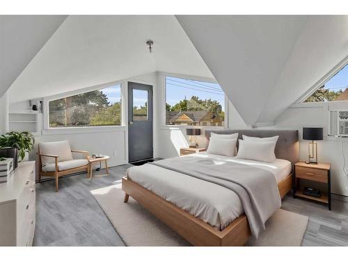 802 9 Street Se, Calgary, AB - Indoor Photo Showing Bedroom