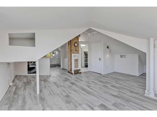 802 9 Street Se, Calgary, AB - Indoor Photo Showing Other Room