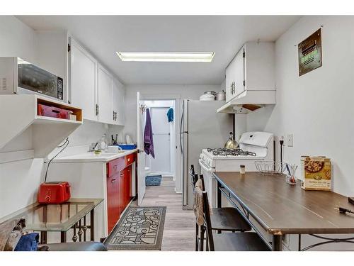 802 9 Street Se, Calgary, AB - Indoor Photo Showing Laundry Room