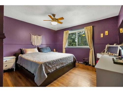 201 Acacia Drive Se, Airdrie, AB - Indoor Photo Showing Bedroom