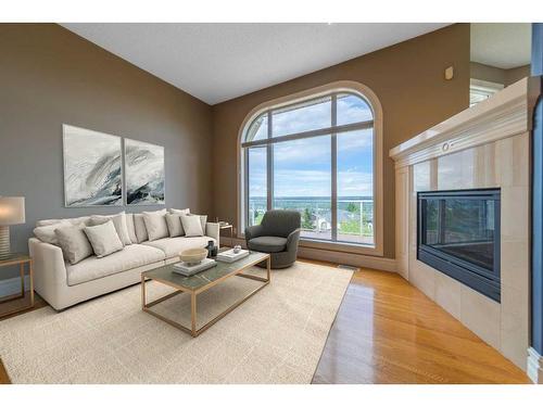 202 Patterson Boulevard Sw, Calgary, AB - Indoor Photo Showing Living Room