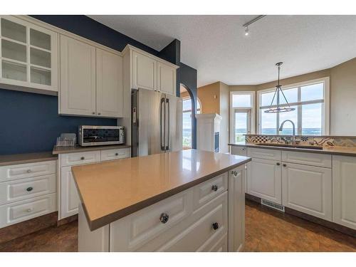 202 Patterson Boulevard Sw, Calgary, AB - Indoor Photo Showing Kitchen