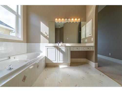 202 Patterson Boulevard Sw, Calgary, AB - Indoor Photo Showing Bathroom