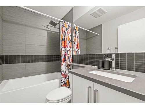 221-515 4 Avenue Ne, Calgary, AB - Indoor Photo Showing Bathroom