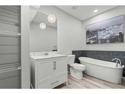 106 Magnolia Square Se, Calgary, AB - Indoor Photo Showing Bathroom