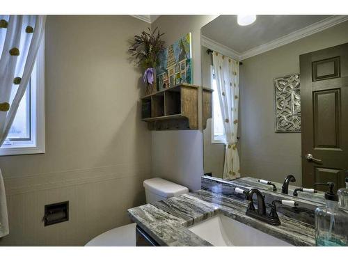 201 Riverwood Close Se, Calgary, AB - Indoor Photo Showing Bathroom