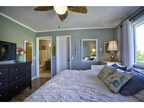 201 Riverwood Close Se, Calgary, AB - Indoor Photo Showing Bedroom