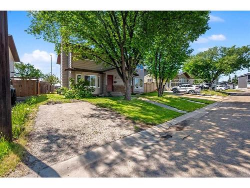 69 Castleglen Road Ne, Calgary, AB - Outdoor