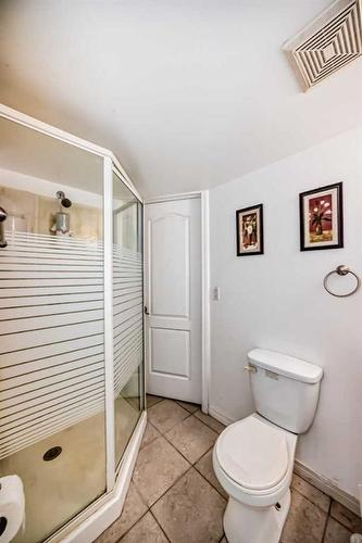 183 Christie Park Hill Sw, Calgary, AB - Indoor Photo Showing Bathroom