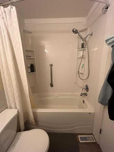 9 Erin Grove Court Se, Calgary, AB - Indoor Photo Showing Bathroom