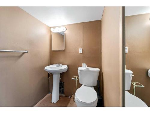 212 Marlborough Way Ne, Calgary, AB - Indoor Photo Showing Bathroom