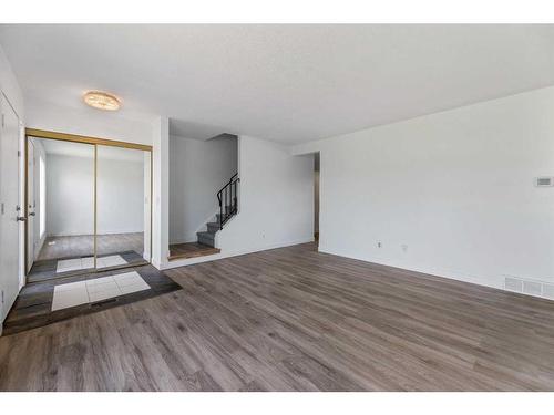 212 Marlborough Way Ne, Calgary, AB - Indoor Photo Showing Other Room