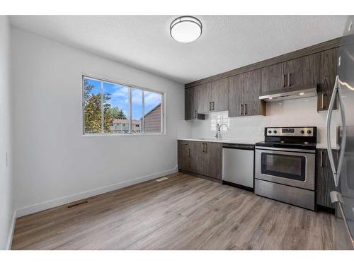 212 Marlborough Way Ne, Calgary, AB - Indoor Photo Showing Kitchen