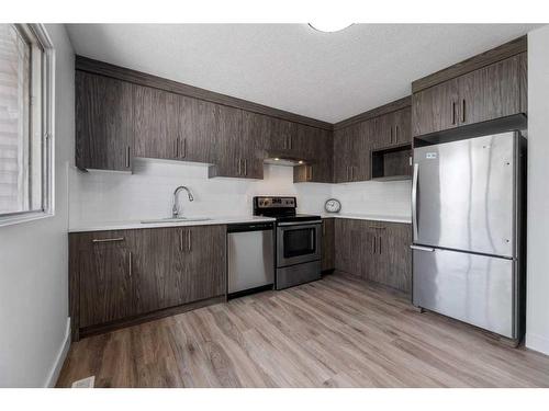 212 Marlborough Way Ne, Calgary, AB - Indoor Photo Showing Kitchen