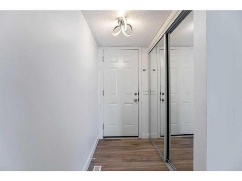 212 Marlborough Way Ne, Calgary, AB - Indoor Photo Showing Other Room