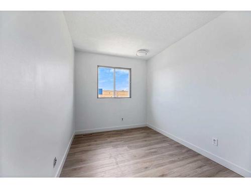 212 Marlborough Way Ne, Calgary, AB - Indoor Photo Showing Other Room