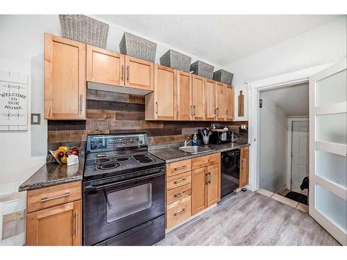 208 16 Street Nw, Calgary, AB - Indoor Photo Showing Kitchen