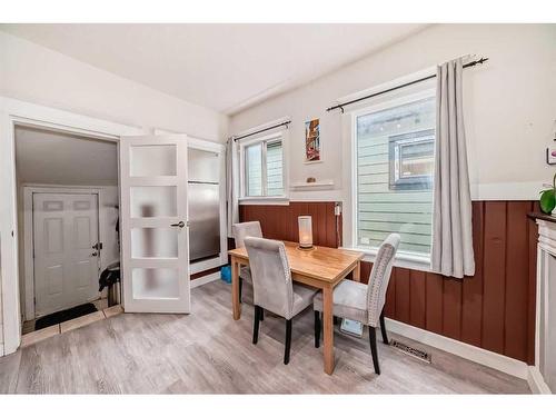 208 16 Street Nw, Calgary, AB - Indoor Photo Showing Dining Room