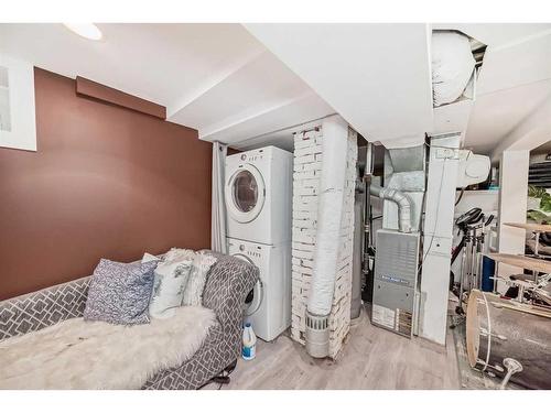 208 16 Street Nw, Calgary, AB - Indoor Photo Showing Laundry Room