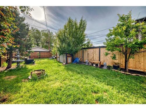 208 16 Street Nw, Calgary, AB - Outdoor With Backyard