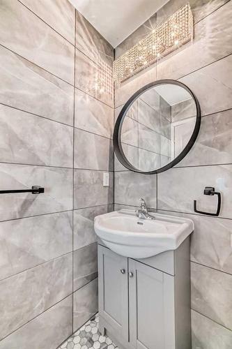 808 Luxstone Square Sw, Airdrie, AB - Indoor Photo Showing Bathroom