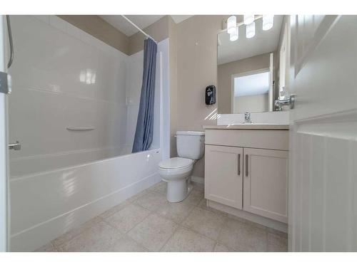 429 Cranberry Park Se, Calgary, AB - Indoor Photo Showing Bathroom