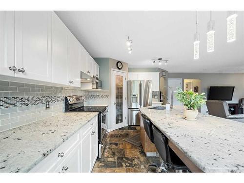 129 Schooner Close Nw, Calgary, AB - Indoor Photo Showing Kitchen With Upgraded Kitchen