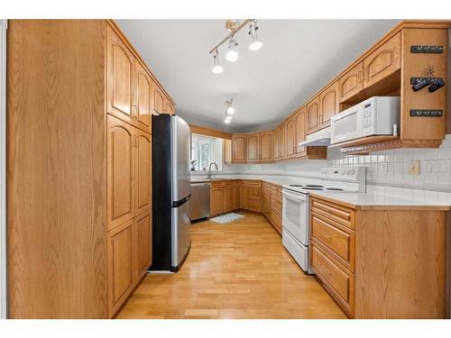 16-31222 Rge Rd 20A, Rural Mountain View County, AB - Indoor Photo Showing Kitchen