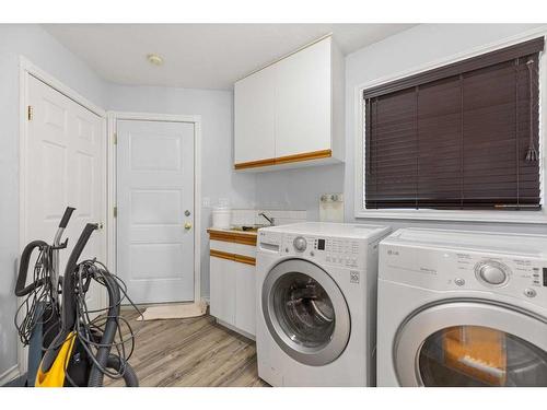 16-31222 Rge Rd 20A, Rural Mountain View County, AB - Indoor Photo Showing Laundry Room