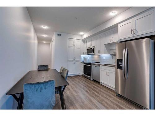 431-3932 University Avenue Nw, Calgary, AB - Indoor Photo Showing Kitchen