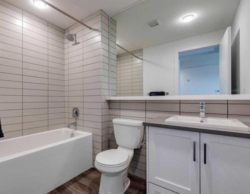 431-3932 University Avenue Nw, Calgary, AB - Indoor Photo Showing Bathroom