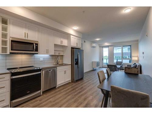 431-3932 University Avenue Nw, Calgary, AB - Indoor