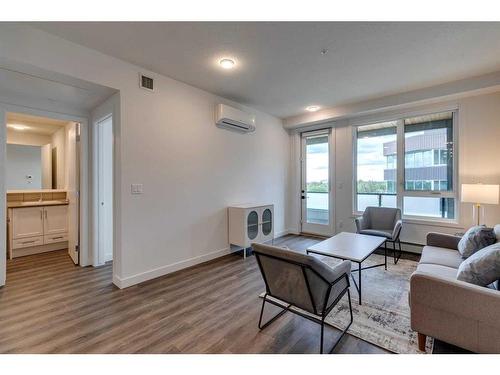 431-3932 University Avenue Nw, Calgary, AB - Indoor Photo Showing Living Room