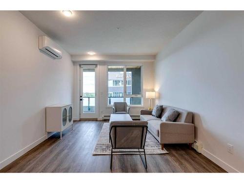 431-3932 University Avenue Nw, Calgary, AB - Indoor Photo Showing Living Room