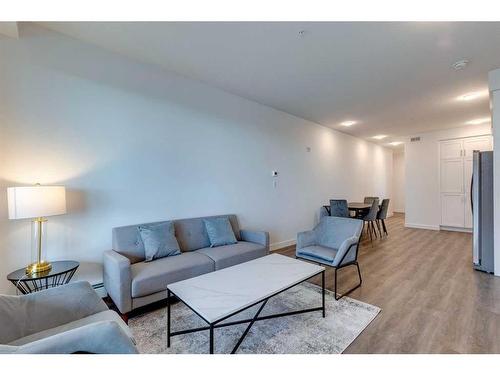 431-3932 University Avenue Nw, Calgary, AB - Indoor Photo Showing Living Room