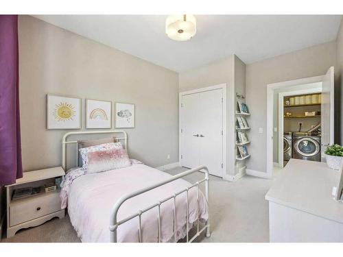 2050 49 Avenue Sw, Calgary, AB - Indoor Photo Showing Bedroom