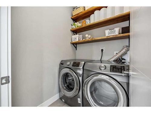 2050 49 Avenue Sw, Calgary, AB - Indoor Photo Showing Laundry Room