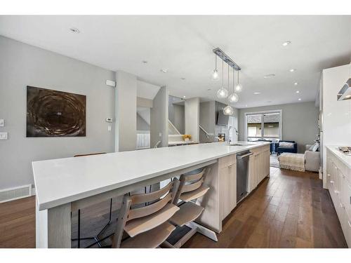 2050 49 Avenue Sw, Calgary, AB - Indoor Photo Showing Kitchen With Upgraded Kitchen